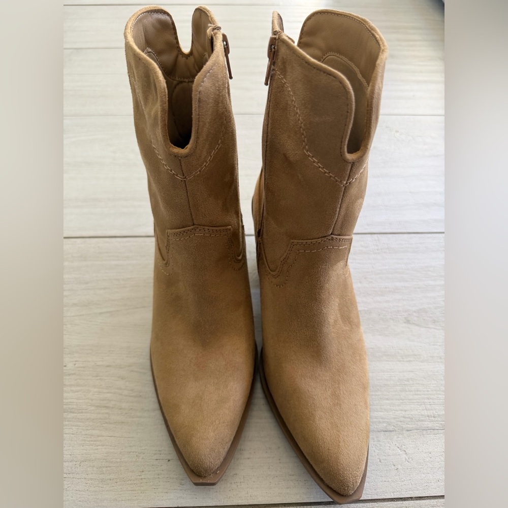 Universal Thread Tan Suede Pointed-Toe Western An… - image 2